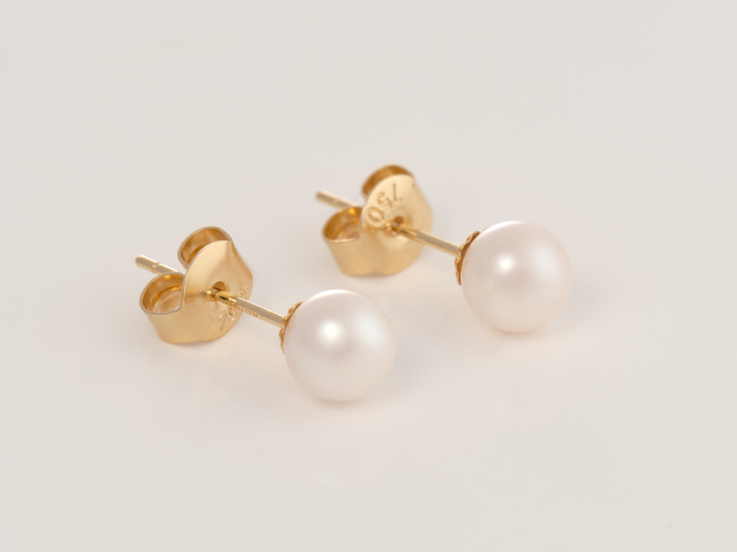 China Origin Akoya White Pearl AAA Earrings 5mm