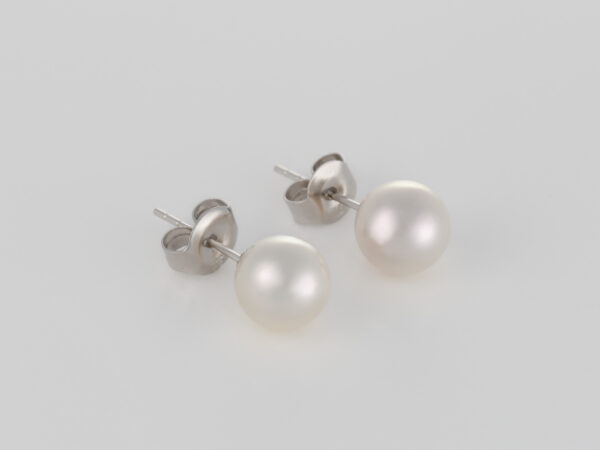 Akoya White Pearl AAA Earrings 7mm - Image 3
