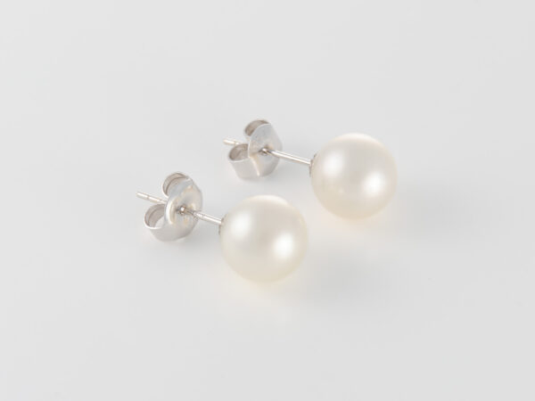 South Sea White Pearl Earrings 8mm - Image 3