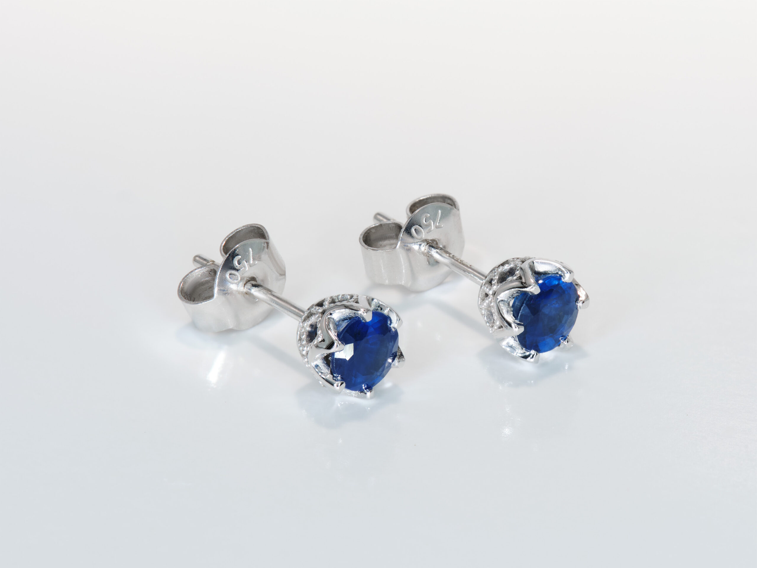 Sapphire Stud 6-Prong Earrings 0.4ct 18k - Image 4