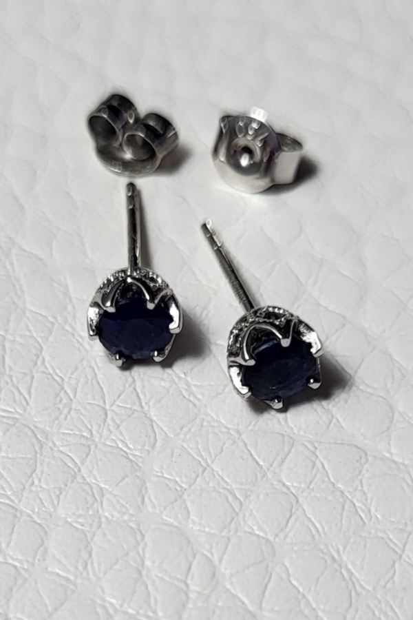 Sapphire Stud 6-Prong Earrings 0.4ct 18k - Image 4