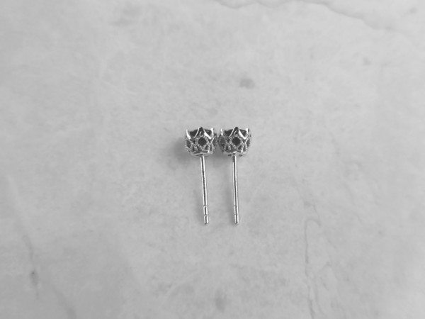 Sapphire Stud 6-Prong Earrings 0.4ct 18k - Image 3
