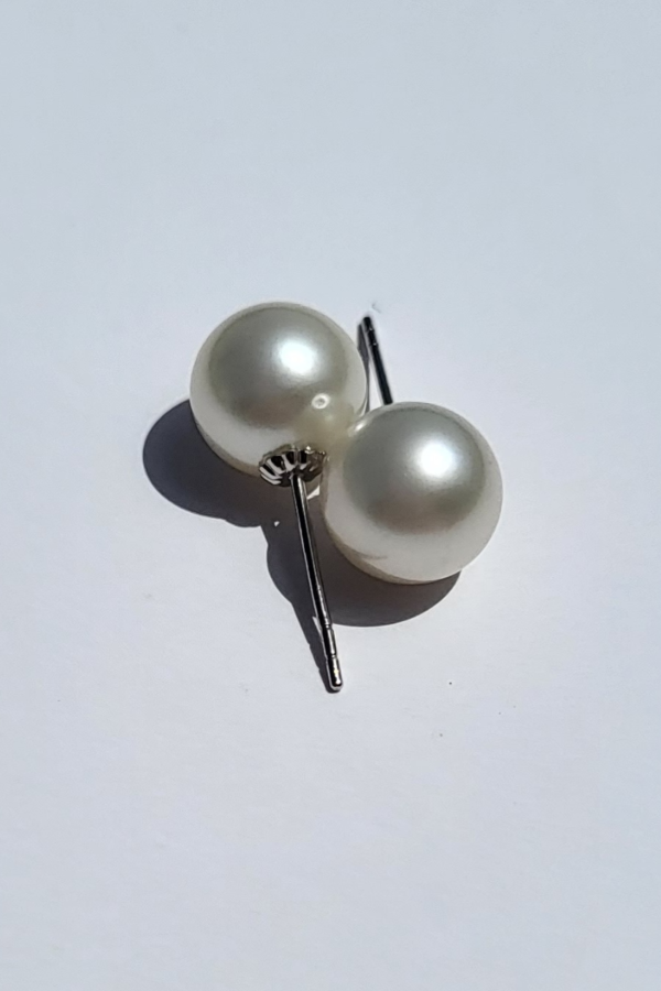South Sea White Pearl Earrings 8mm - Image 2